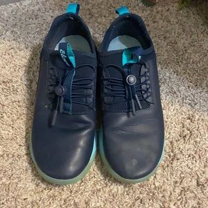 Clove work shoes. Women’s size 7.5.